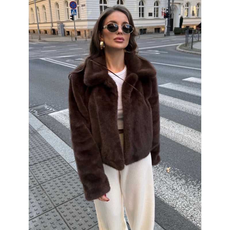 Short faux fur jacket for women with elegant cut Lune London
