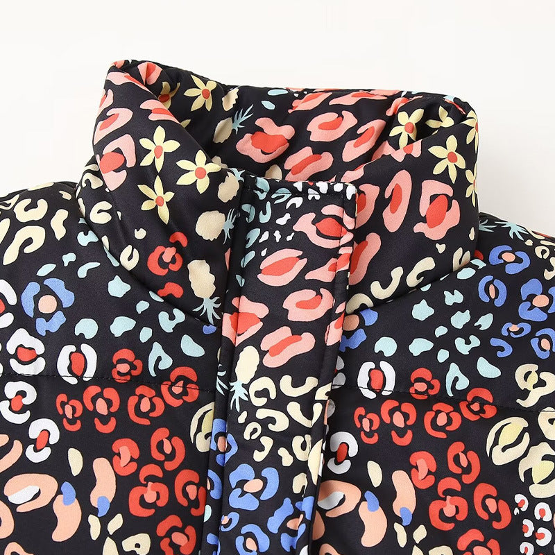 Trendy transitional jacket for women with a striking pattern, high collar and practical pockets Lune London