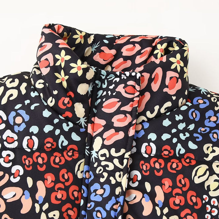 Trendy transitional jacket for women with a striking pattern, high collar and practical pockets Lune London