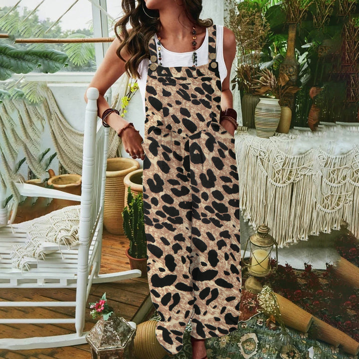 Casual women's jumpsuit with a trendy leopard print and practical pockets Lune London