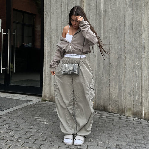 Casual utility style cargo pants for women with an elastic waistband and practical pockets Amarae