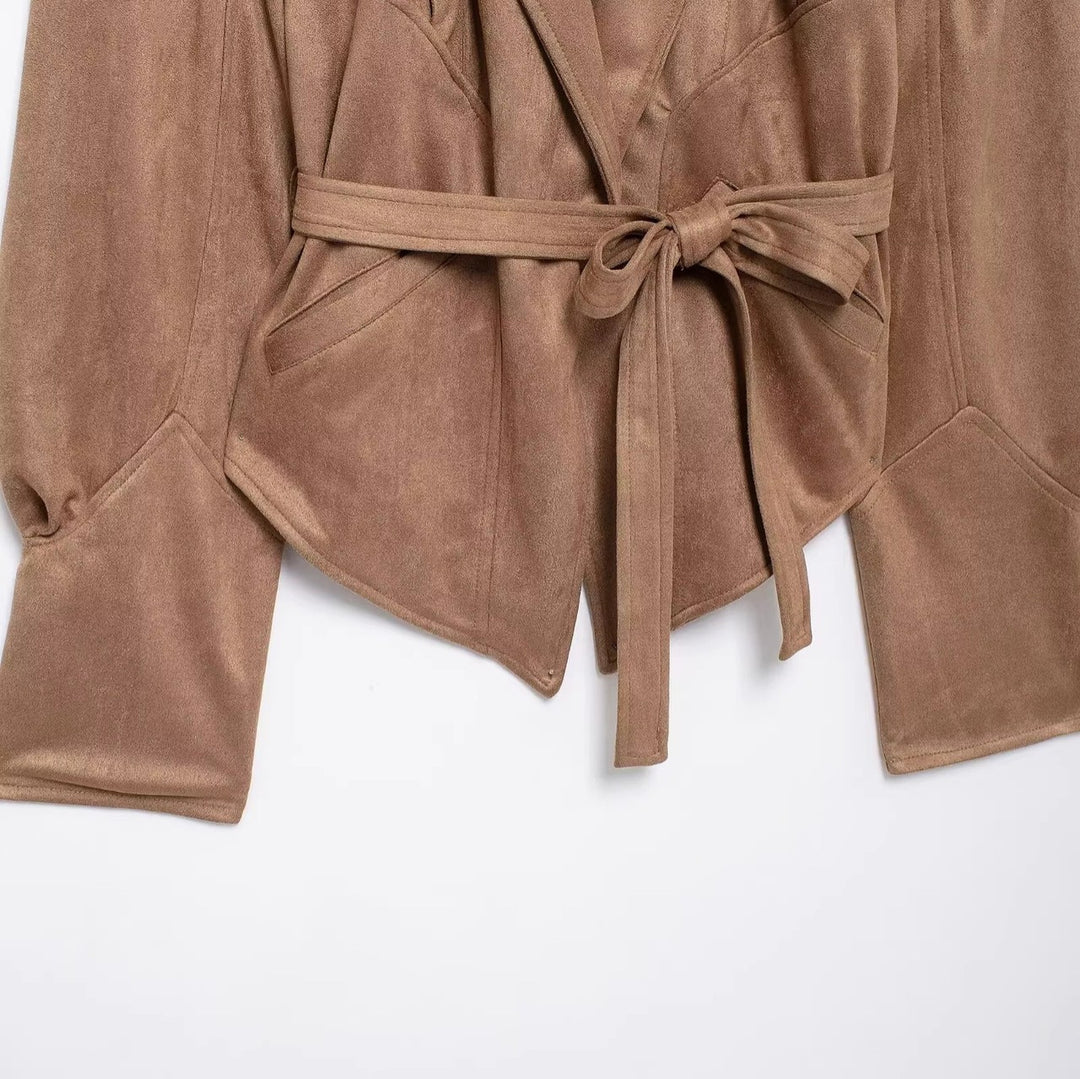 Trendy faux leather jacket for women with fashionable belt and elegant cut Lune London