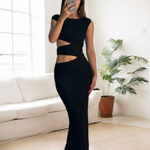 Robe maxi moulante pour femmes avec design découpé asymétrique Chic & Stil