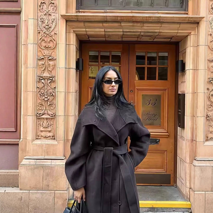 Manteau élégant pour femmes en mélange de laine de haute qualité avec ceinture et col montant Chic & Stil