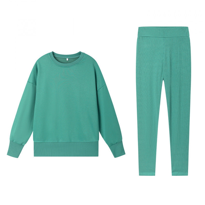 Ensemble de sport confortable pour femmes avec sweat-shirt ample et leggings ajustés Chic & Stil