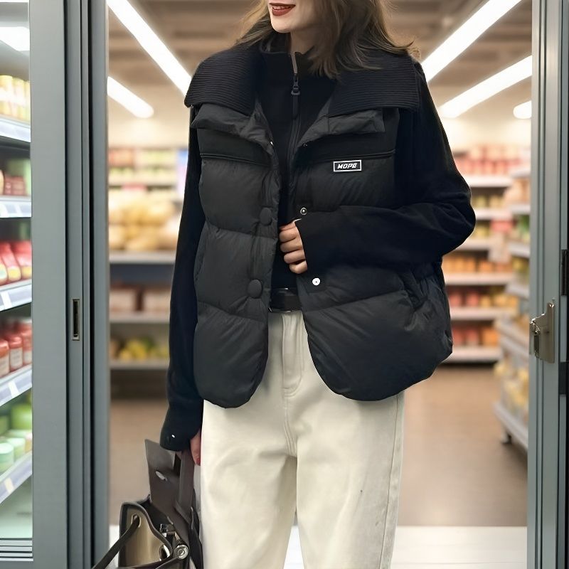 Gilet à la mode pour femmes avec capuche et détails de boutons Chic & Stil