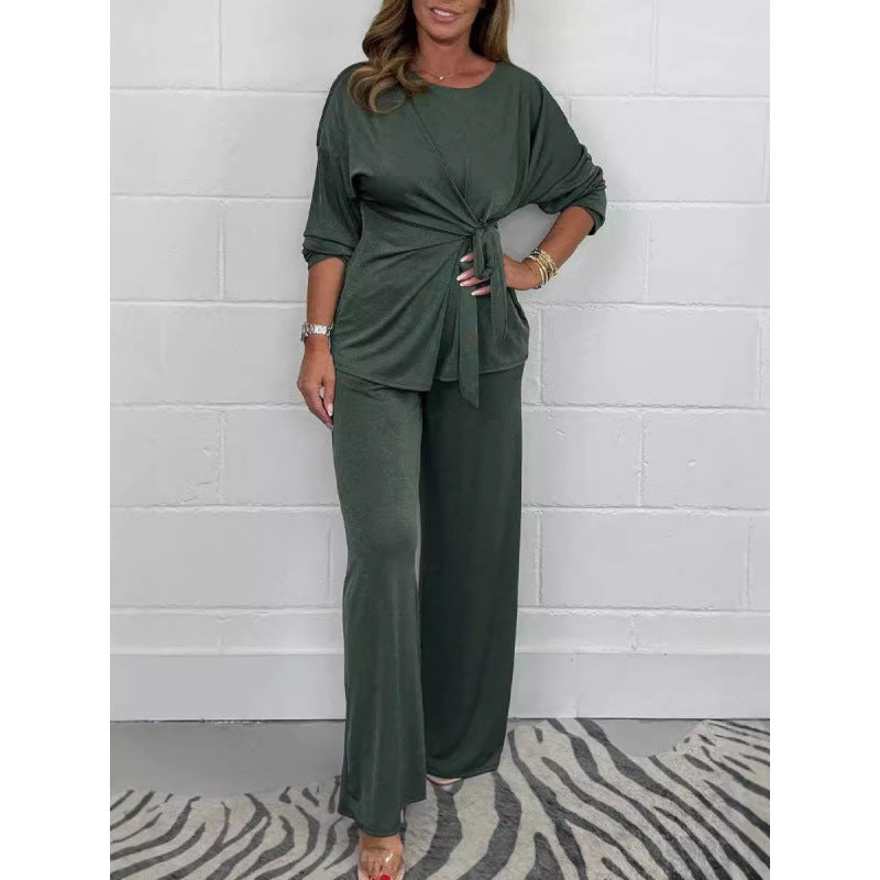 Elegant set for women in a fluid and soft material with a fitted top and loose pants Lune London