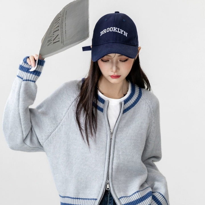 Cardigan en tricot sportif pour femmes avec fermeture éclair et poignet rayé Chic & Stil