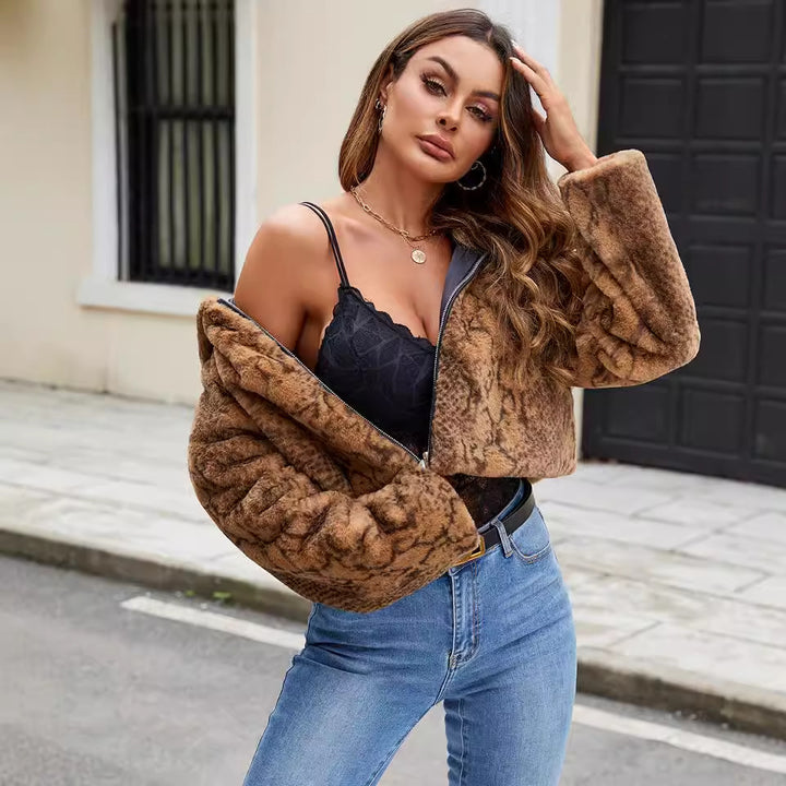 Faux fur jacket for women with contrasting details and a trendy cut Lune London