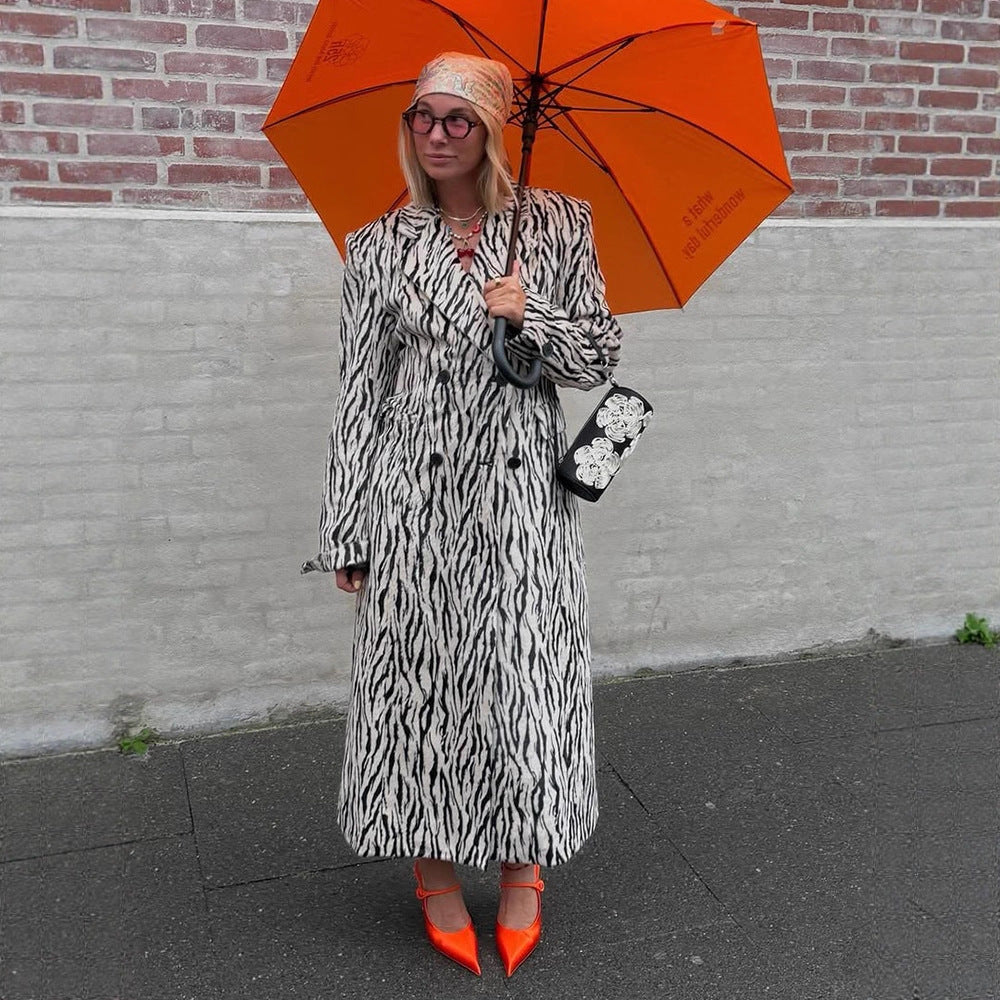 Women's Two-Piece Zebra Pattern Coat and Mini Skirt Set made of Textured Woven Fabric Amarae