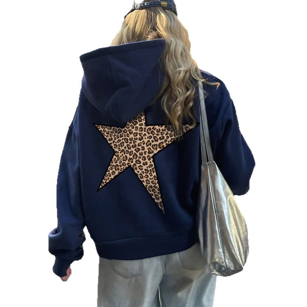 Women’s Hoodie with Eye-Catching Leopard Star Design Chic & Stil