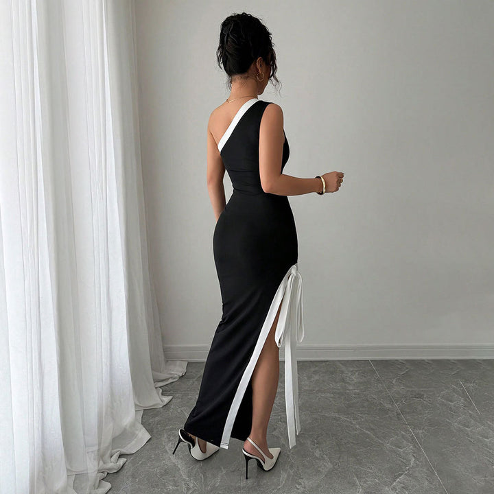 Robe de soirée bodycon pour femmes avec encolure asymétrique et fente latérale Chic & Stil