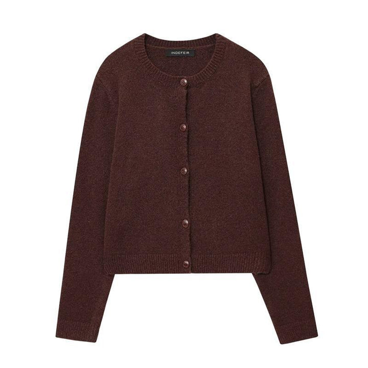 Ladies cozy knit pullover with classic buttons and a round collar Lune London