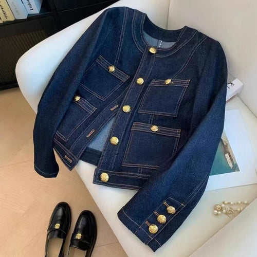 Veste en denim tendance pour femme avec des détails de boutons dorés Chic & Stil