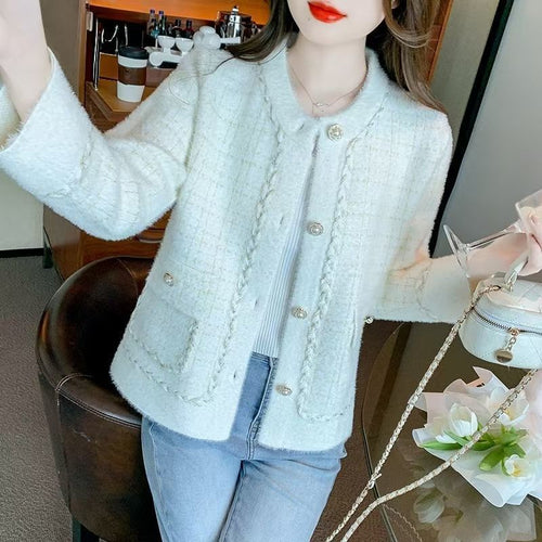 Veste bouclée élégante pour femmes avec de fins détails de boutons Chic & Stil