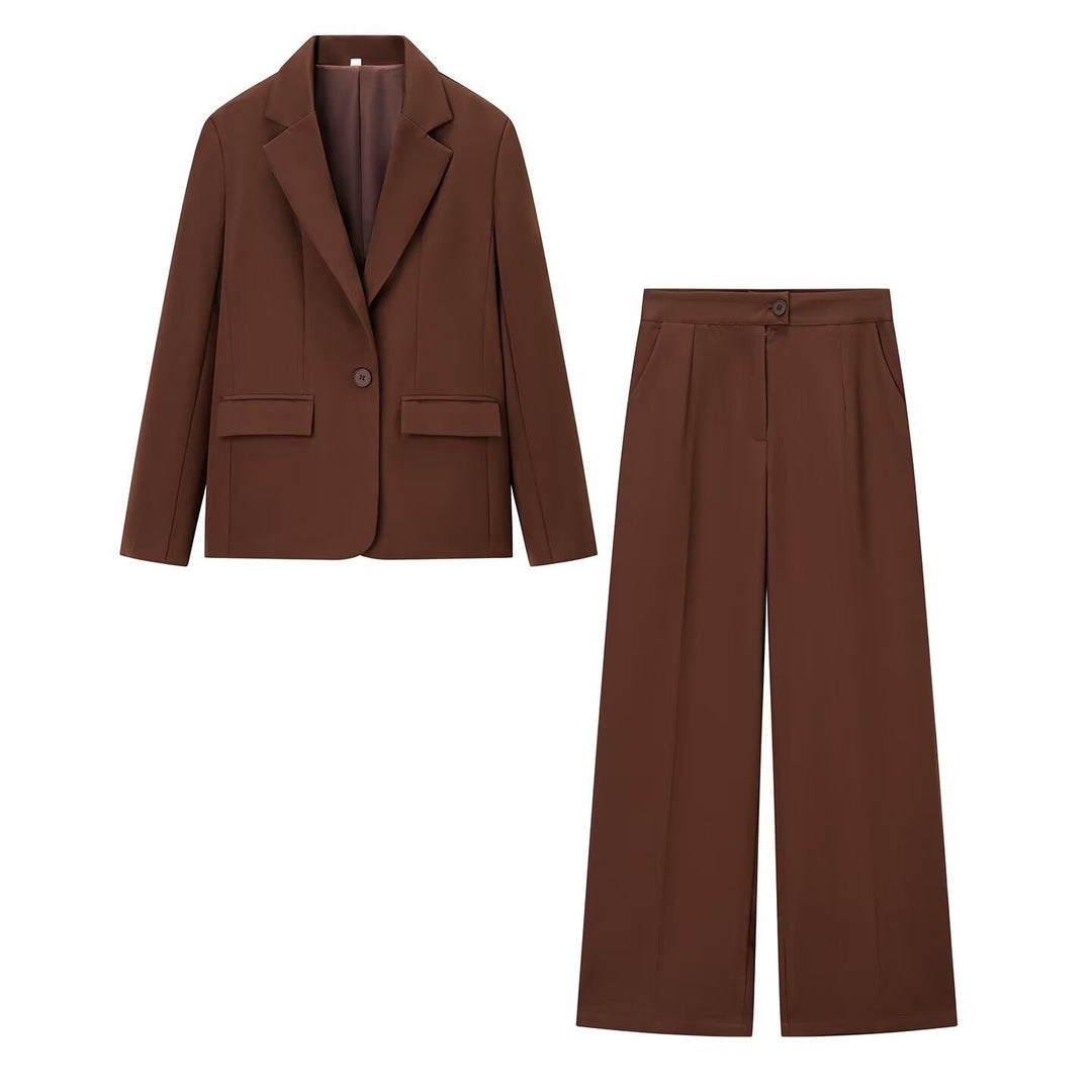 Ladies elegant business outfit with blazer and wide trousers Lune London