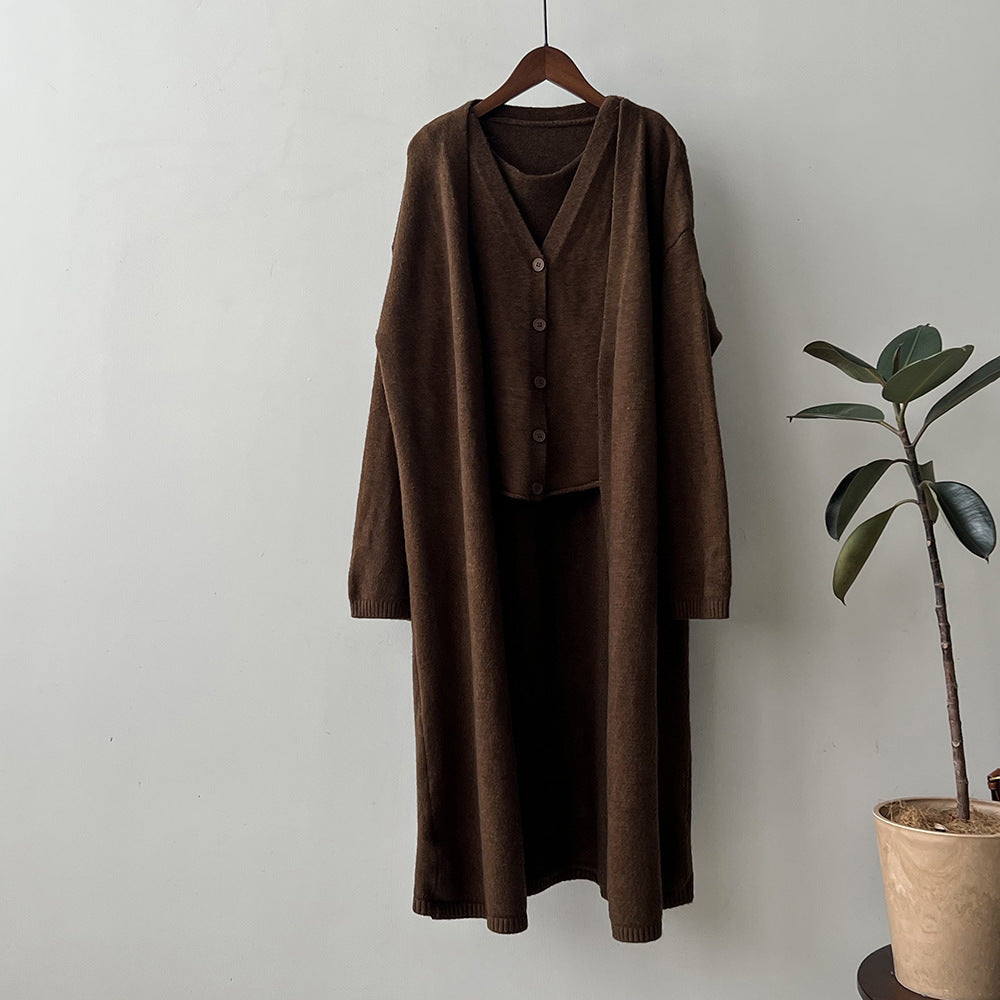 Ensemble tricot pour femmes avec décolleté en V et détail de boutons Chic & Stil