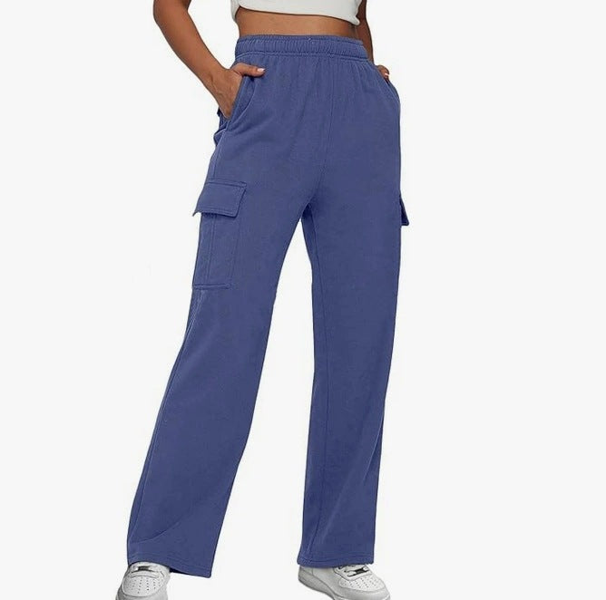 Versatile cargo pants for women with elastic waistband and numerous pockets Lune London