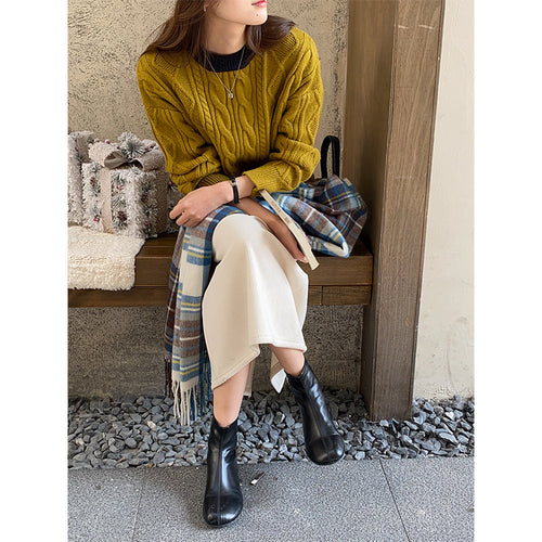 Women's chunky knitted pullover with cable pattern Chic & Stil