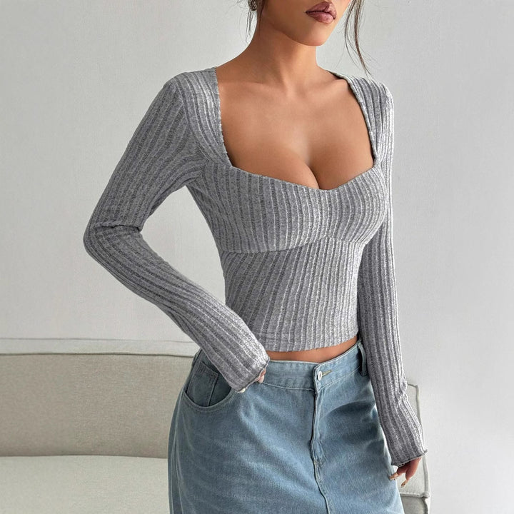 Top court à manches longues pour femmes avec décolleté en V profond et texture côtelée Chic & Stil