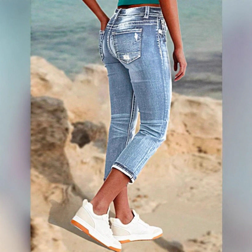 Women's cropped jeans in capri cut with high waist fit and subtle used wash Amarae