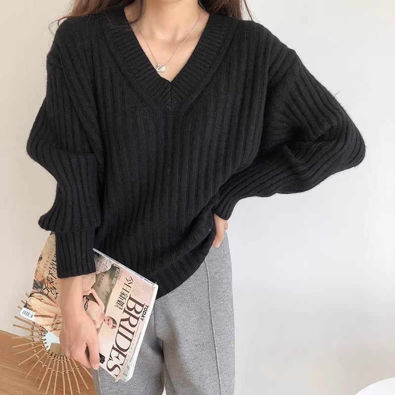 Pull femme en maille fine avec décolleté en V et coupe décontractée Chic & Stil