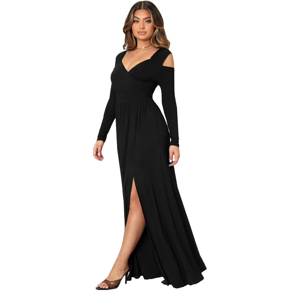 Robe maxi femme avec des détails dénudés sur les épaules et une fente élégante Chic & Stil