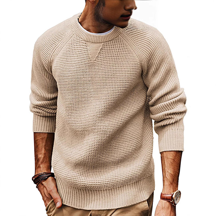 Casual knitted sweater for men with a structured fabric pattern and a round collar Lune London