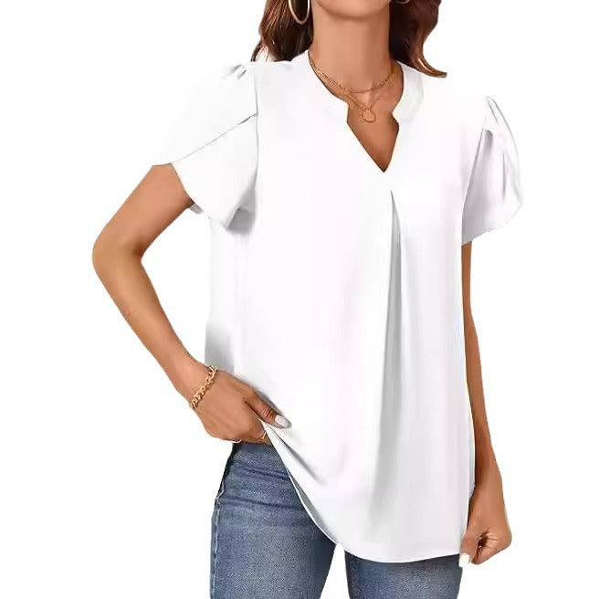 Women's Blouse with Elegant V-Neck Detail and Light Puff Sleeves Chic Und Stil