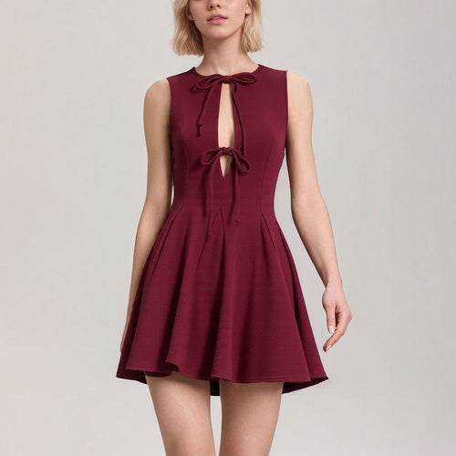 Robe mini femme avec décolleté plongeant et lien de tirage ludique Chic & Stil