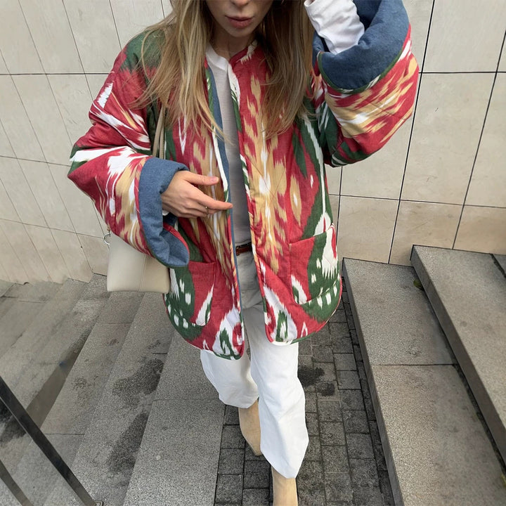Women's quilted kimono jacket with ikat print, oversized cut and contrasting cuffs Amarae