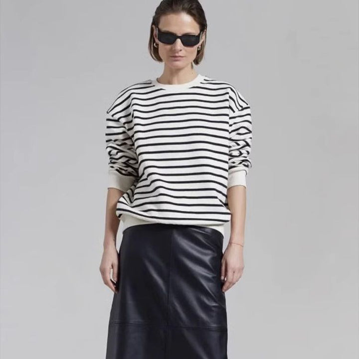 Pull rayé décontracté pour femmes avec épaules tombantes Chic & Stil