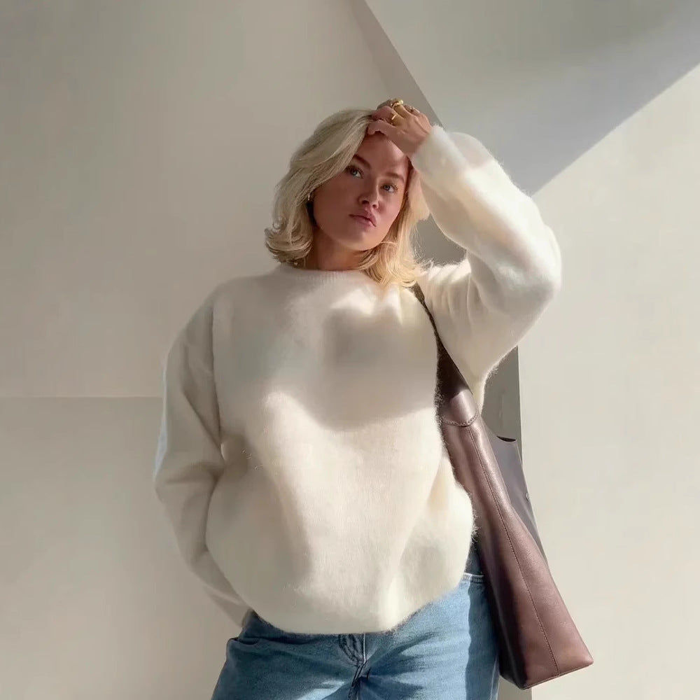 Oversized knit pullover for ladies in soft material with round neckline and relaxed fit Lune London
