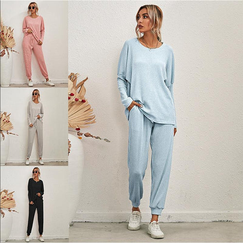 Comfortable lounge set for women with a relaxed fit and handy pockets Amarae