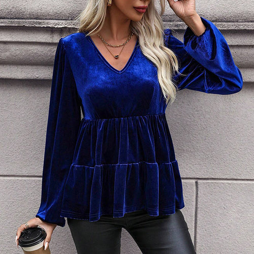 Top en velours pour femmes avec décolleté en V profond et détails volants Chic & Stil