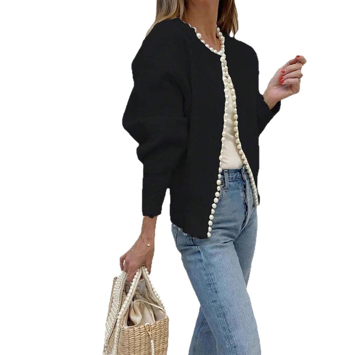 Cardigan élégant pour femmes avec des détails de boutons ornementés de perles et une coupe moderne Chic & Stil