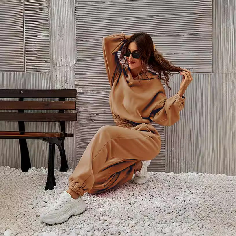 Comfortable women's sweatpants with hood and gathers Lune London