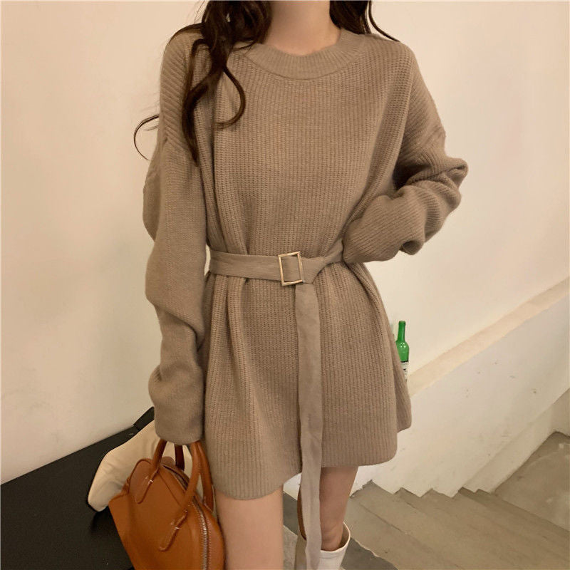 Robe tricotée pour femmes avec ceinture à la taille et fine structure en côtes Chic & Stil