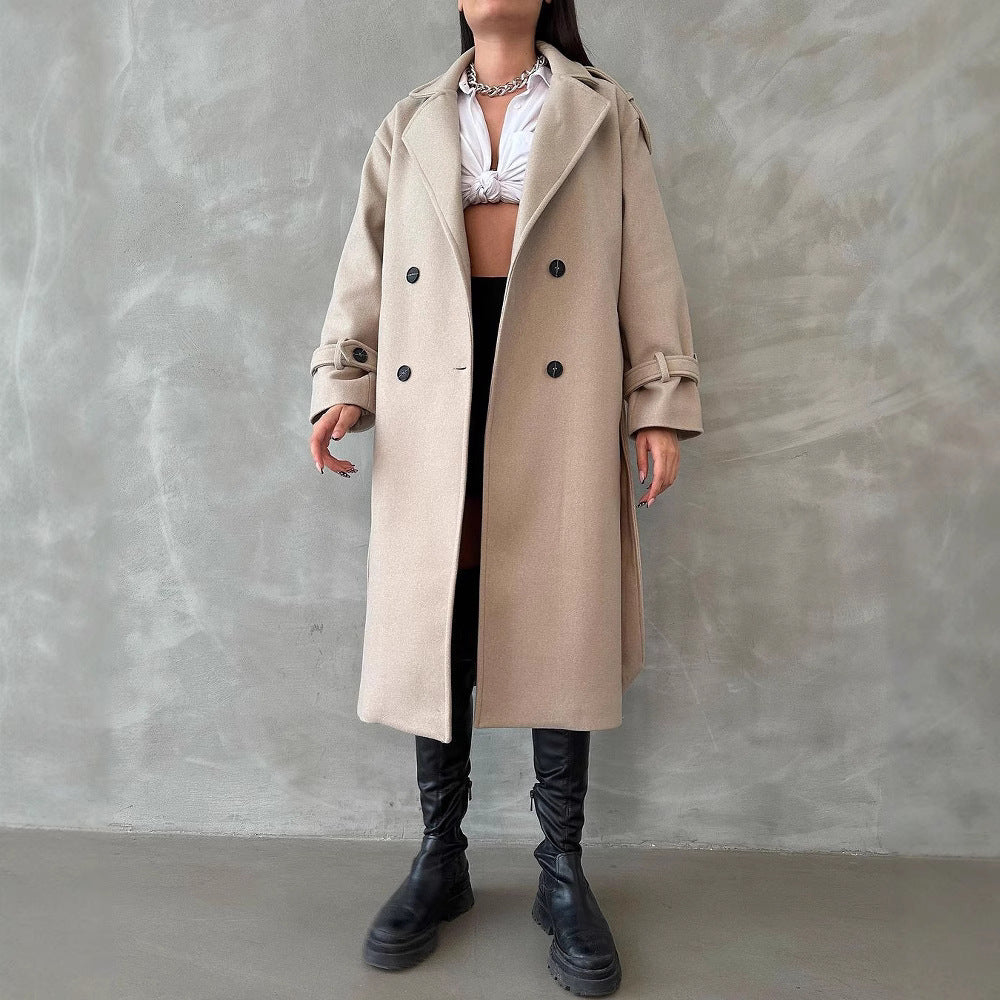 Stylish women's trench coat with elegant details and a double-breasted front closure Lune London