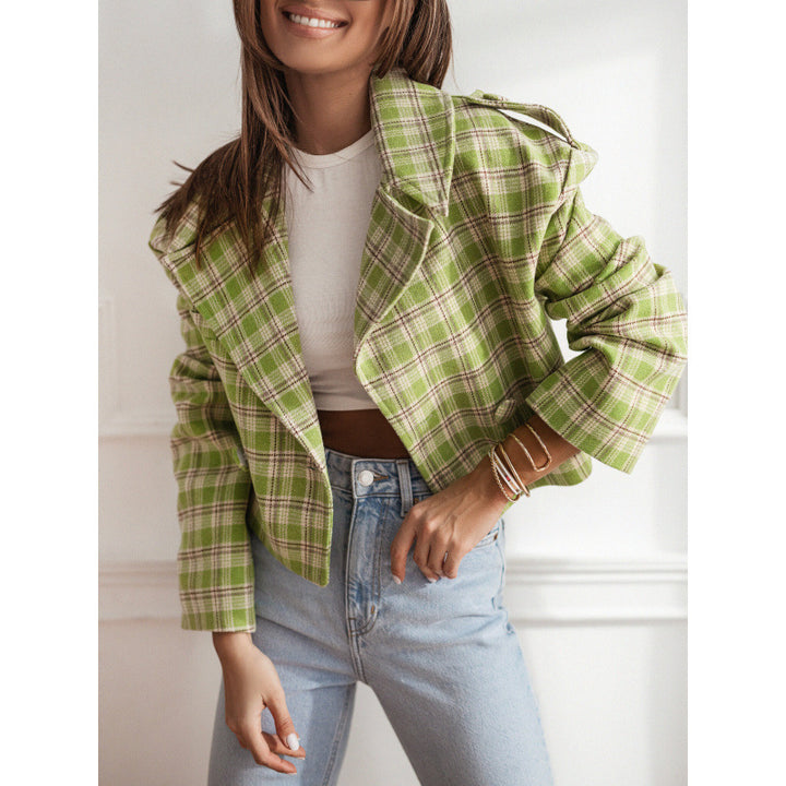 Short women's jacket with a modern fancy pattern and a flattering cut Lune London