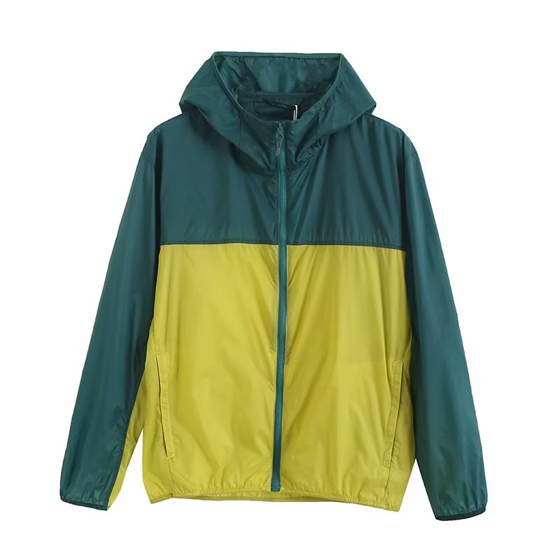 Veste de sport légère pour femmes avec capuche Chic & Stil