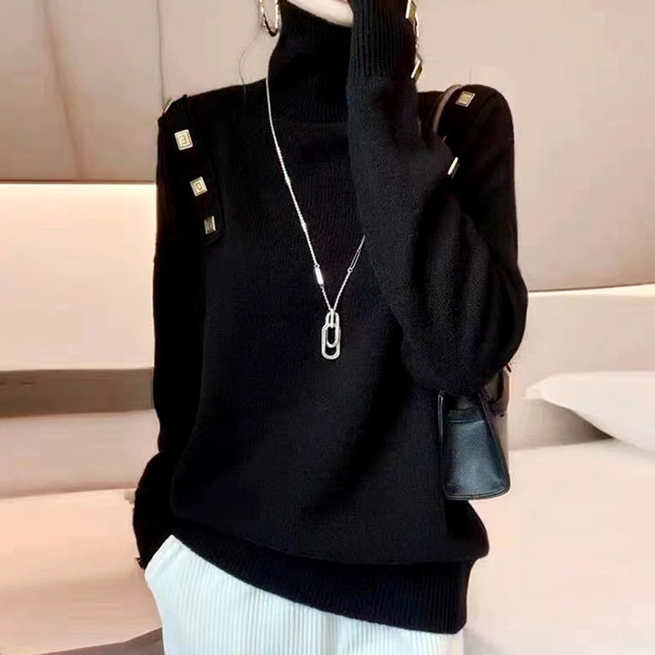 Pull à col roulé féminin tendance avec détails de boutons décoratifs Chic & Stil
