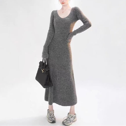 Robe tricotée pour femme avec décolleté en V profond et coupe ajustée Chic & Stil
