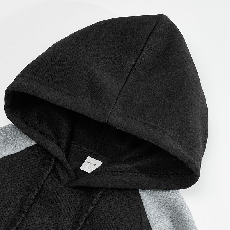 Sporty hoodie for men with contrasting sleeves and a practical kangaroo pocket Lune London