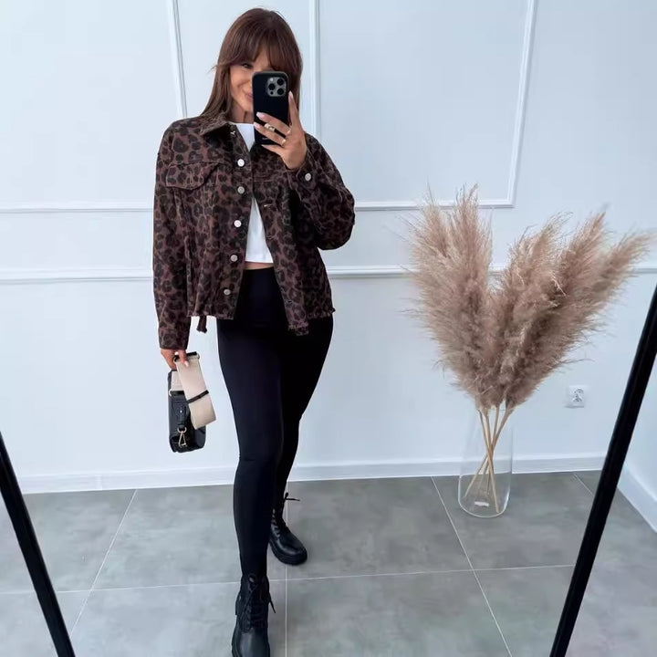 Veste en jean décontractée pour femmes avec imprimé animal et ourlet à franges Chic & Stil