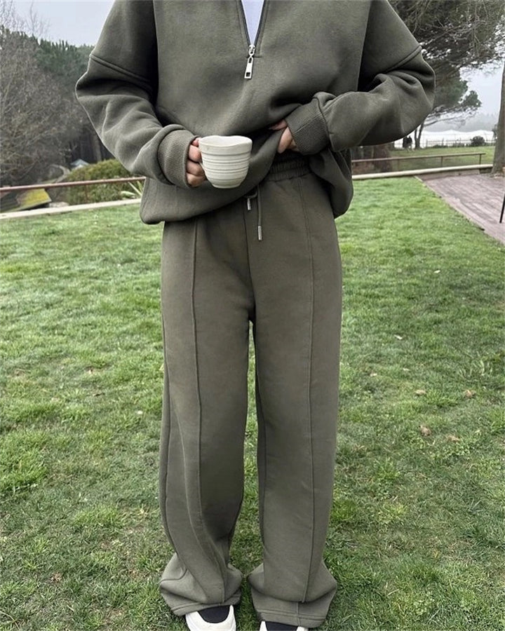 Ladies oversized sweatshirt and chic jogging set