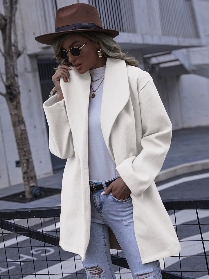 Ladies oversized fashionable coat with an elegant lapel and a practical cut Lune London