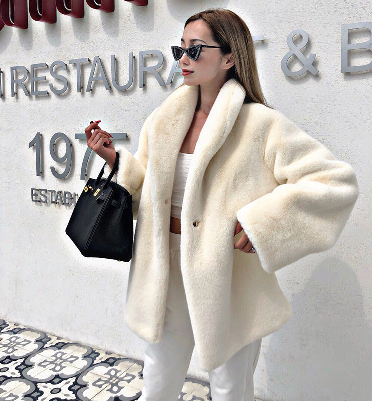 Ladies Cozy Teddy Coat with Large Collar and Pockets Lune London