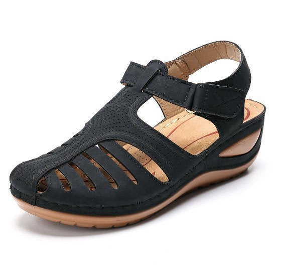 Women's sandals with breathable perforations and ergonomic wedge sole Lune London