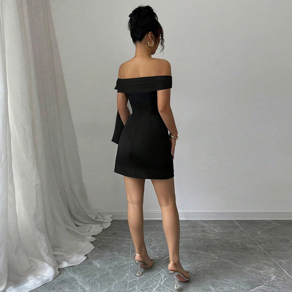 Robe mini femme avec design décolleté et fermeture élégante en nœud Chic & Stil
